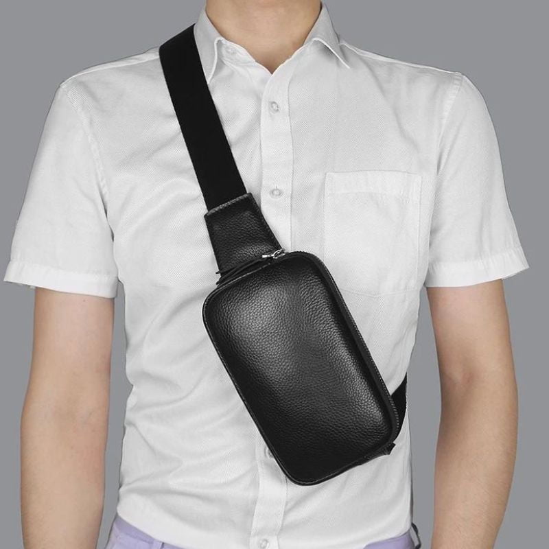 Small leather men's fanny pack