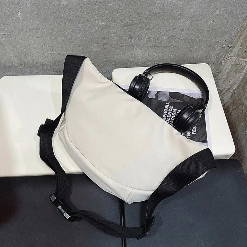 Men's white fanny pack design