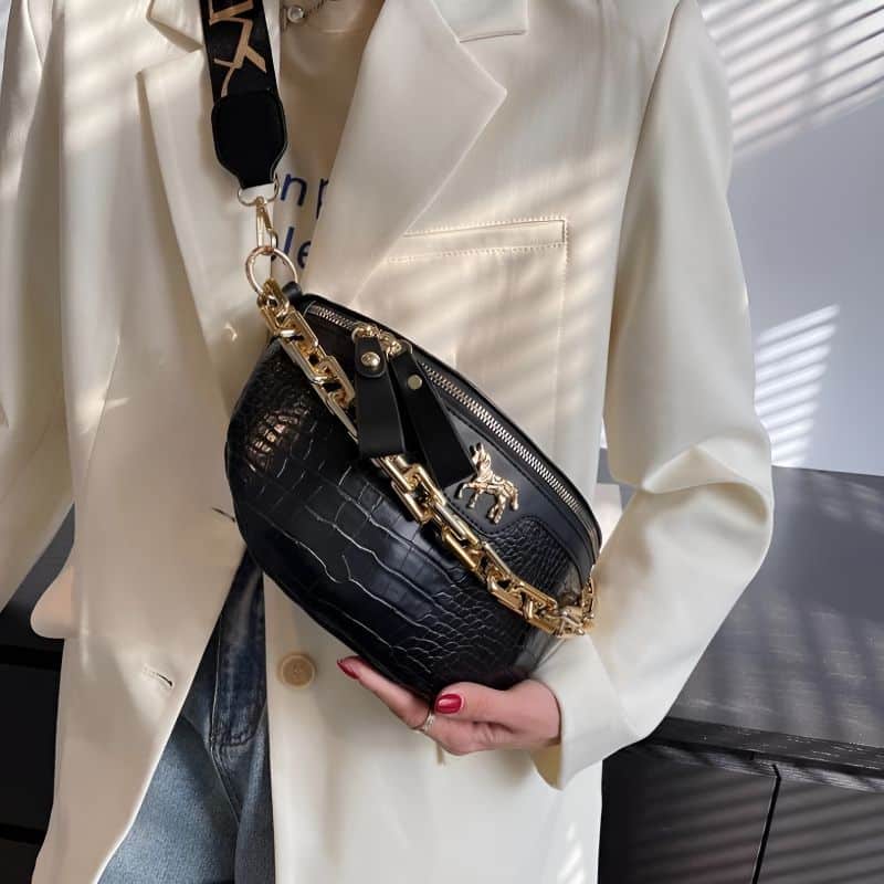 Pretty chunky chain fanny pack
