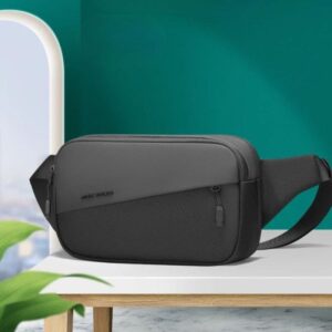 Men's fanny pack look