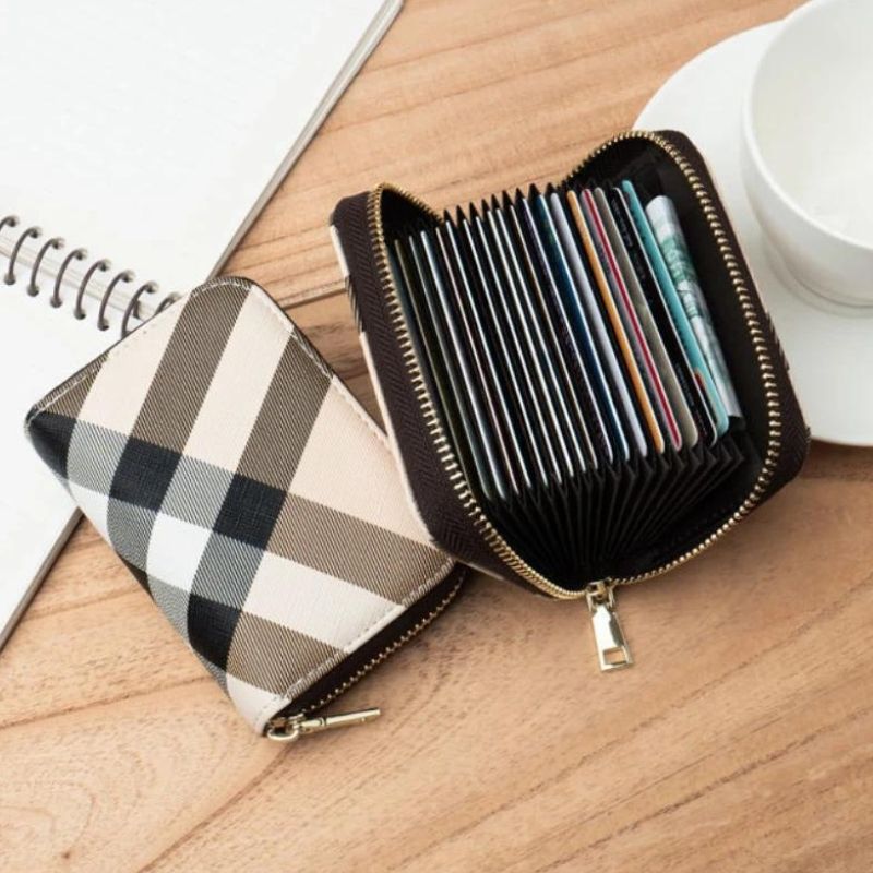 Mini wallet with plenty of space 
